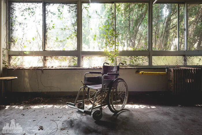 I Took Pictures Of A Japanese Island That Is Full Of Decayed Buildings And Has Less Than 130 People Living On It (36 Pics)