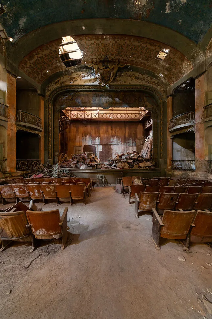 Teatro, Italy