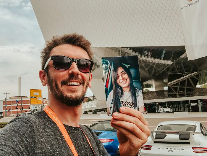 My Girlfriend Couldn’t Join Me On A Trip To Europe Last Year, So I Printed A Few Of Her Photos And Took Selfies Everywhere (32 Pics)