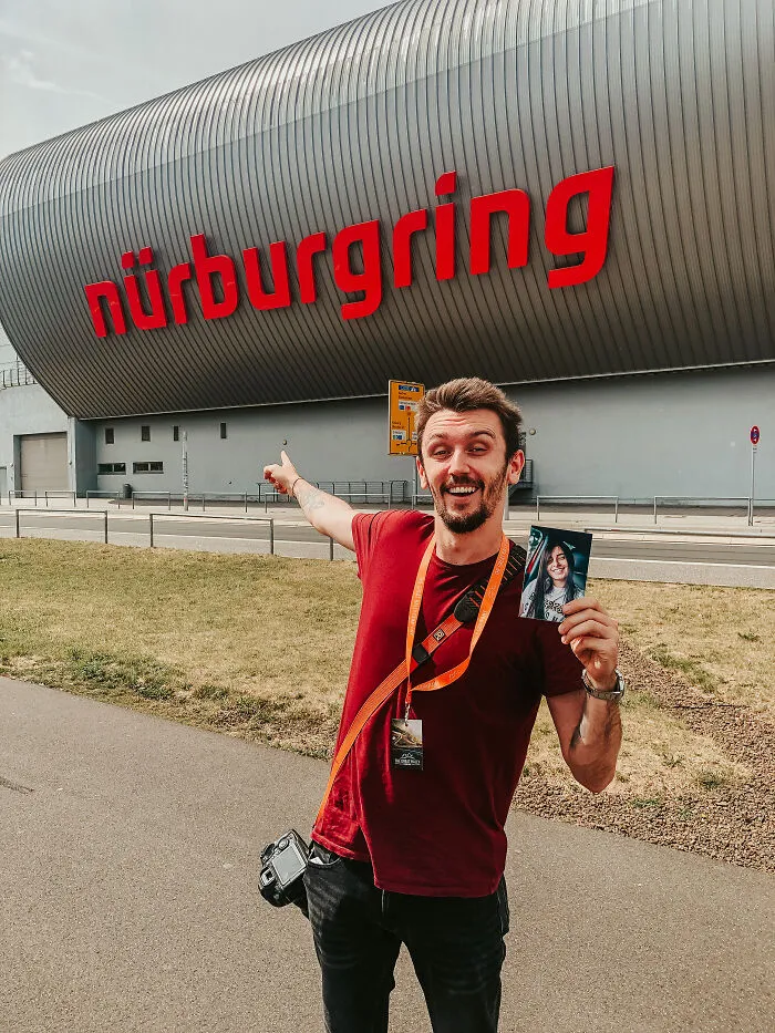 My Girlfriend Couldn’t Join Me On A Trip To Europe Last Year, So I Printed A Few Of Her Photos And Took Selfies Everywhere (32 Pics)
