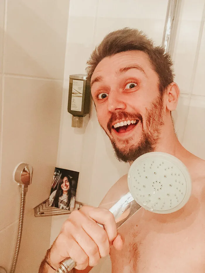 My Girlfriend Couldn’t Join Me On A Trip To Europe Last Year, So I Printed A Few Of Her Photos And Took Selfies Everywhere (32 Pics)