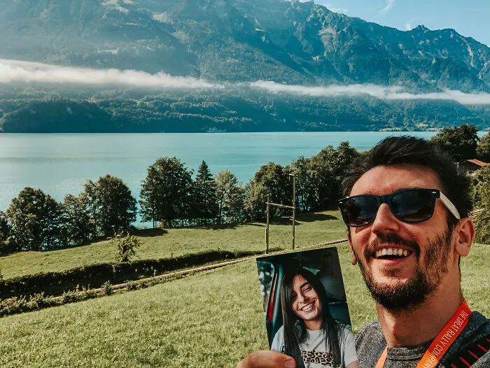 My Girlfriend Couldn’t Join Me On A Trip To Europe Last Year, So I Printed A Few Of Her Photos And Took Selfies Everywhere (32 Pics)