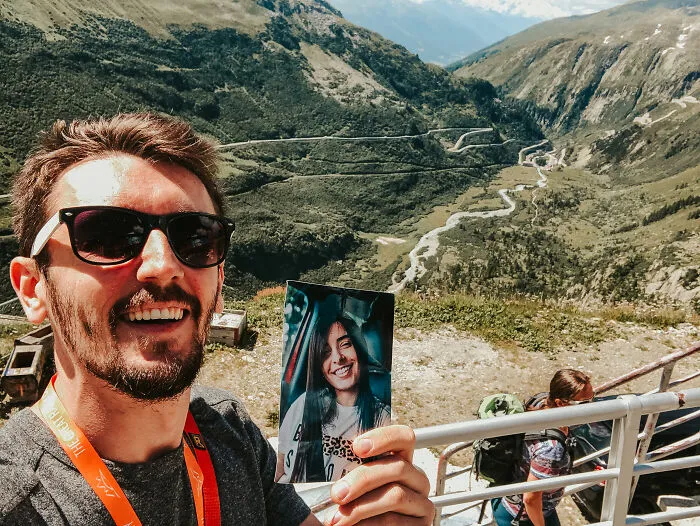 My Girlfriend Couldn’t Join Me On A Trip To Europe Last Year, So I Printed A Few Of Her Photos And Took Selfies Everywhere (32 Pics)