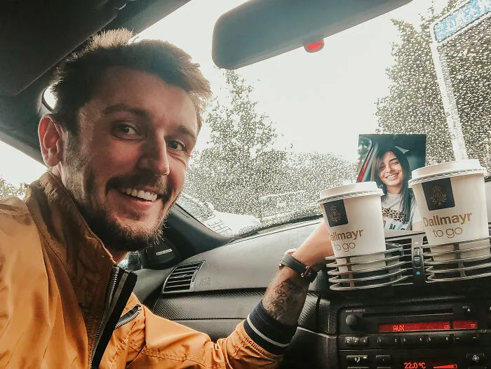 My Girlfriend Couldn’t Join Me On A Trip To Europe Last Year, So I Printed A Few Of Her Photos And Took Selfies Everywhere (32 Pics)