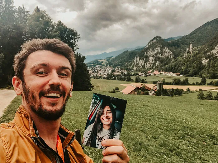 My Girlfriend Couldn’t Join Me On A Trip To Europe Last Year, So I Printed A Few Of Her Photos And Took Selfies Everywhere (32 Pics)