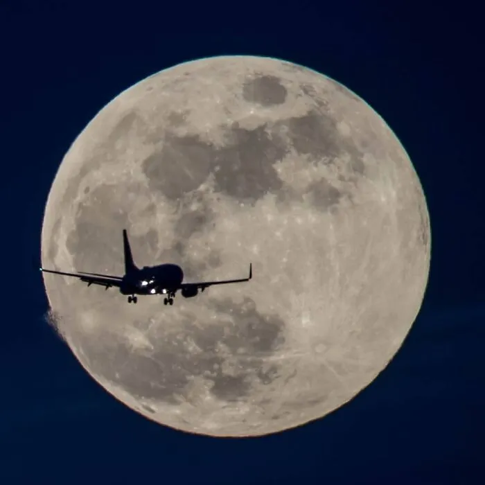 Not Photoshopped: Photographer Uses Only Lens To Make The Moon Look Supersized (26 Pics)