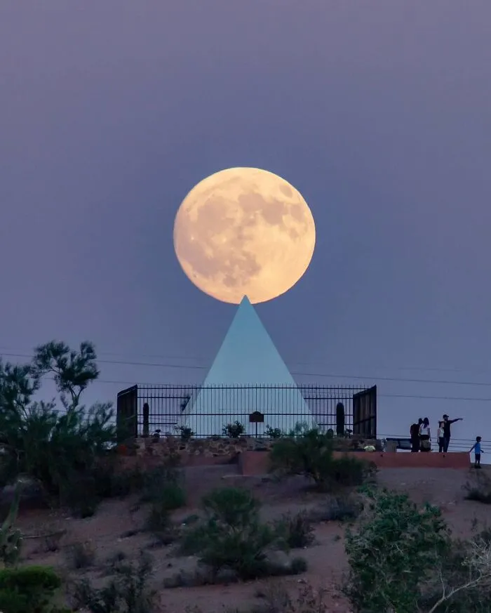 Not Photoshopped: Photographer Uses Only Lens To Make The Moon Look Supersized (26 Pics)