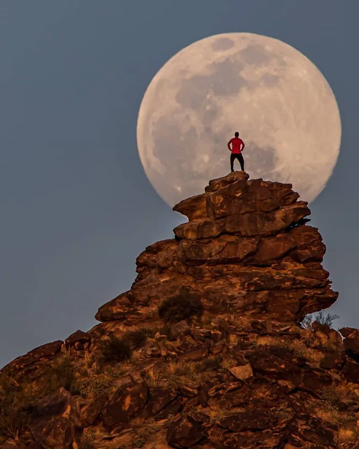 Not Photoshopped: Photographer Uses Only Lens To Make The Moon Look Supersized (26 Pics)