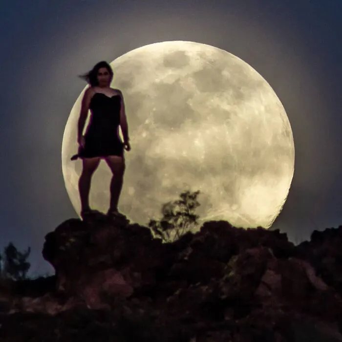 Not Photoshopped: Photographer Uses Only Lens To Make The Moon Look Supersized (26 Pics)