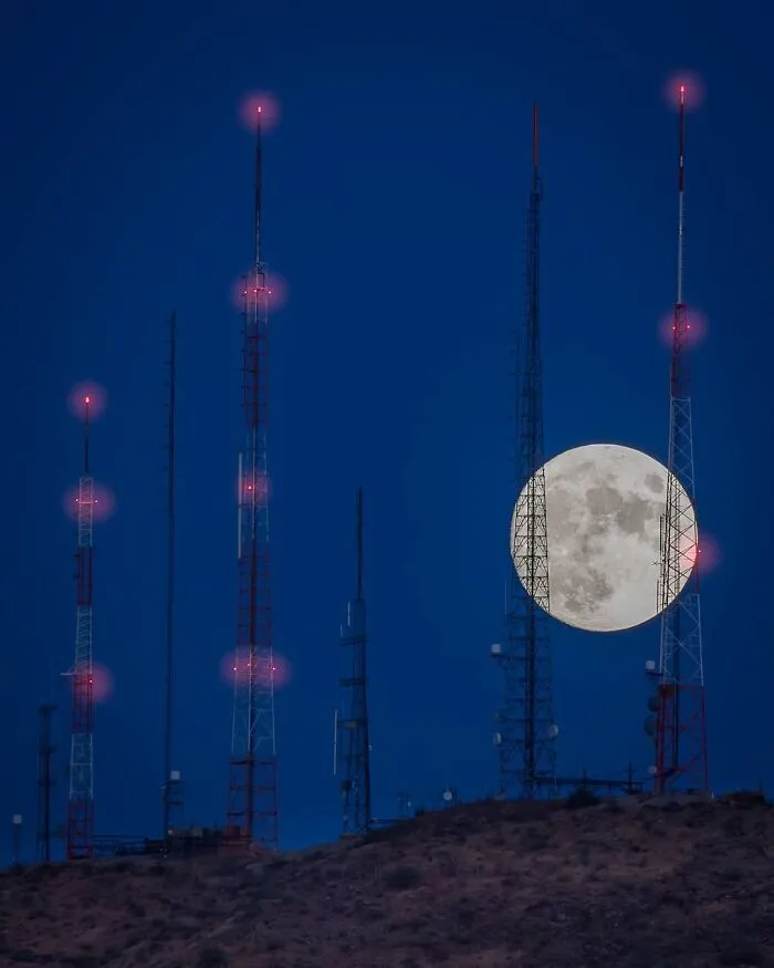 Not Photoshopped: Photographer Uses Only Lens To Make The Moon Look Supersized (26 Pics)