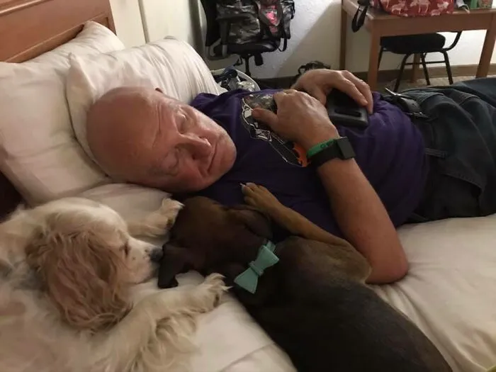 35 Of The Best Entries To The "GrandPawrents" Challenge In Which People Share Pics Of Parents With Their Pets