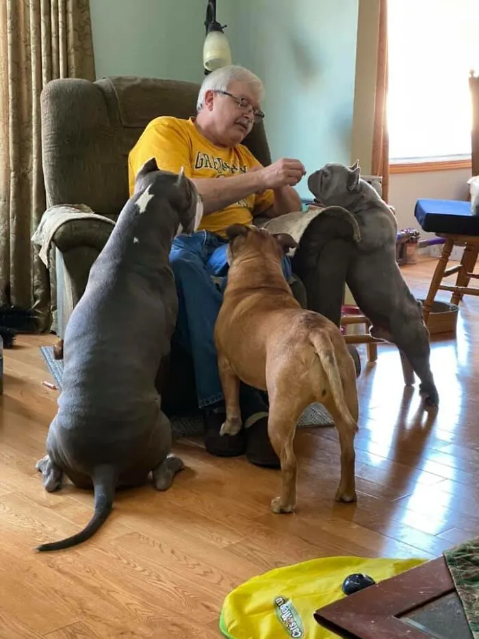 35 Of The Best Entries To The "GrandPawrents" Challenge In Which People Share Pics Of Parents With Their Pets