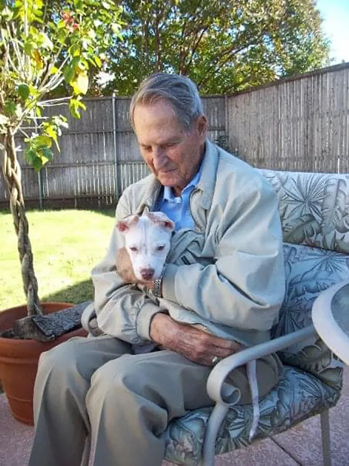 35 Of The Best Entries To The "GrandPawrents" Challenge In Which People Share Pics Of Parents With Their Pets