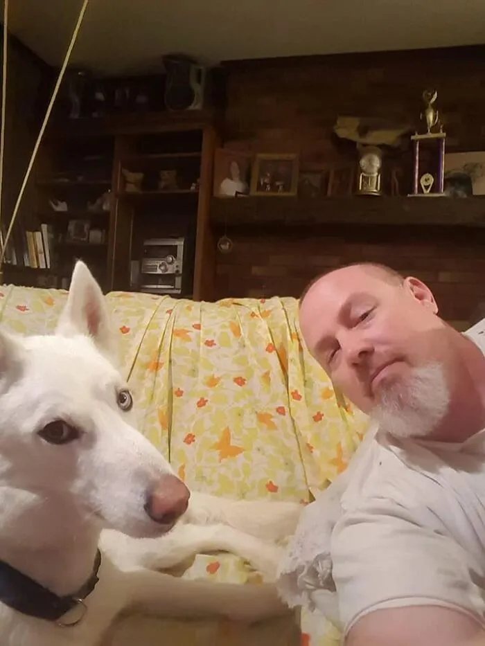 35 Of The Best Entries To The "GrandPawrents" Challenge In Which People Share Pics Of Parents With Their Pets