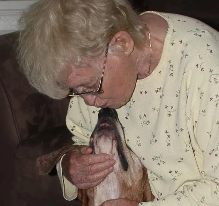35 Of The Best Entries To The "GrandPawrents" Challenge In Which People Share Pics Of Parents With Their Pets