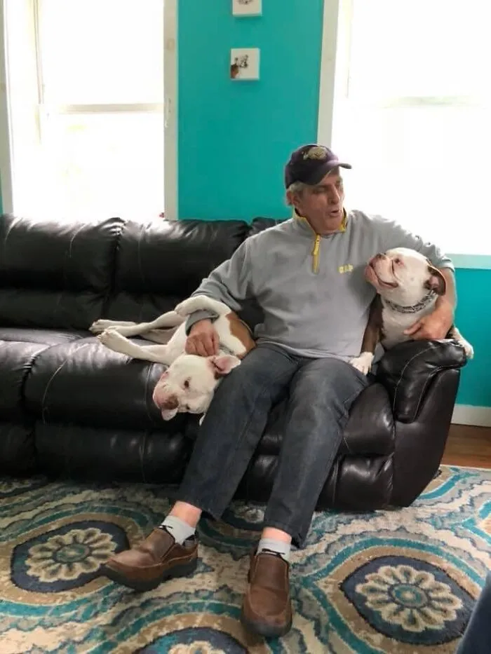 35 Of The Best Entries To The "GrandPawrents" Challenge In Which People Share Pics Of Parents With Their Pets