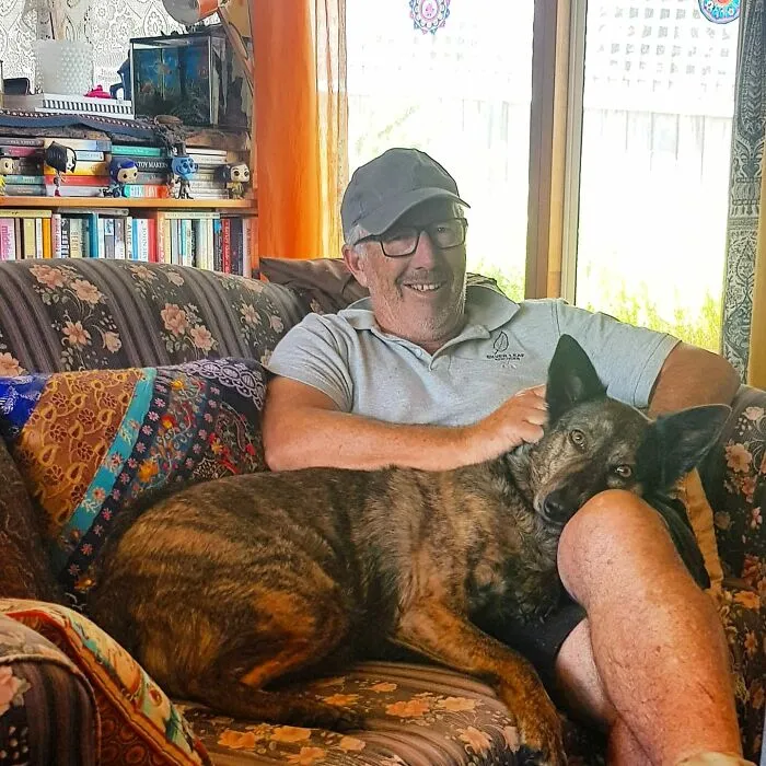 35 Of The Best Entries To The "GrandPawrents" Challenge In Which People Share Pics Of Parents With Their Pets