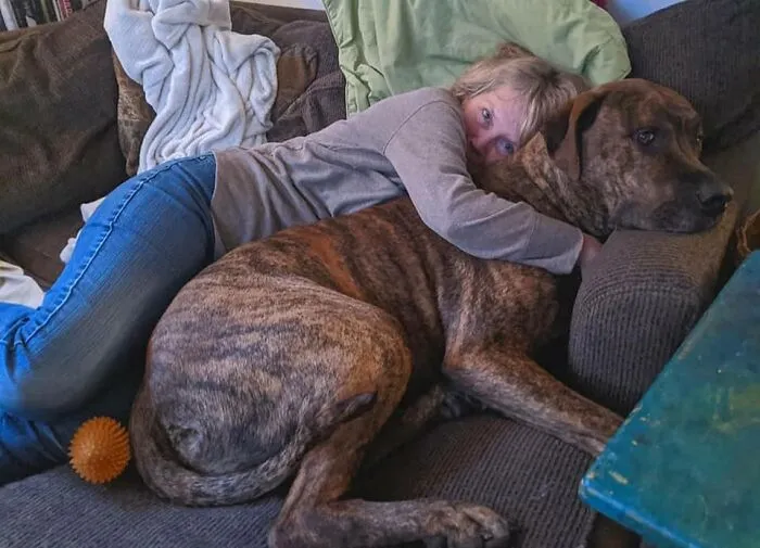 35 Of The Best Entries To The "GrandPawrents" Challenge In Which People Share Pics Of Parents With Their Pets