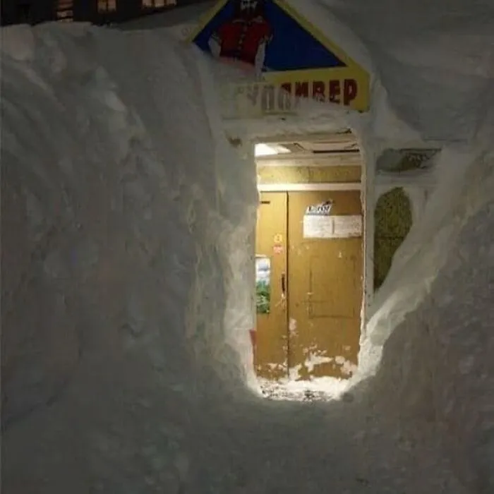 En la ciudad más fría de Rusia ha caído en 5 días tanta nieve como en 2 meses, y las fotos son surreales (30 imágenes)