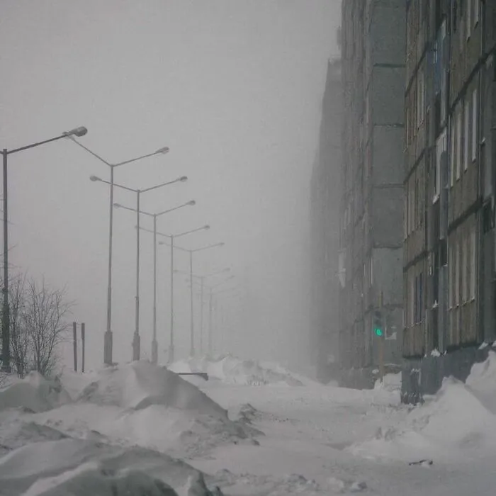 En la ciudad más fría de Rusia ha caído en 5 días tanta nieve como en 2 meses, y las fotos son surreales (30 imágenes)