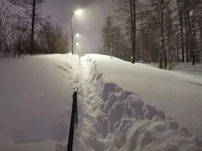 En la ciudad más fría de Rusia ha caído en 5 días tanta nieve como en 2 meses, y las fotos son surreales (30 imágenes)