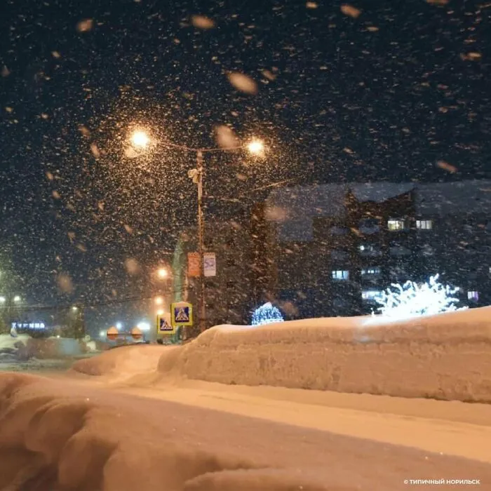 En la ciudad más fría de Rusia ha caído en 5 días tanta nieve como en 2 meses, y las fotos son surreales (30 imágenes)