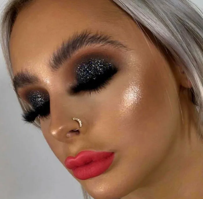 The Brows And The Shade Of The Foundation Is Awful And It Looks Like A Mess. She Looks Like She Was Slapped With Mud And Her Makeup Was Done By Krusty The Clown