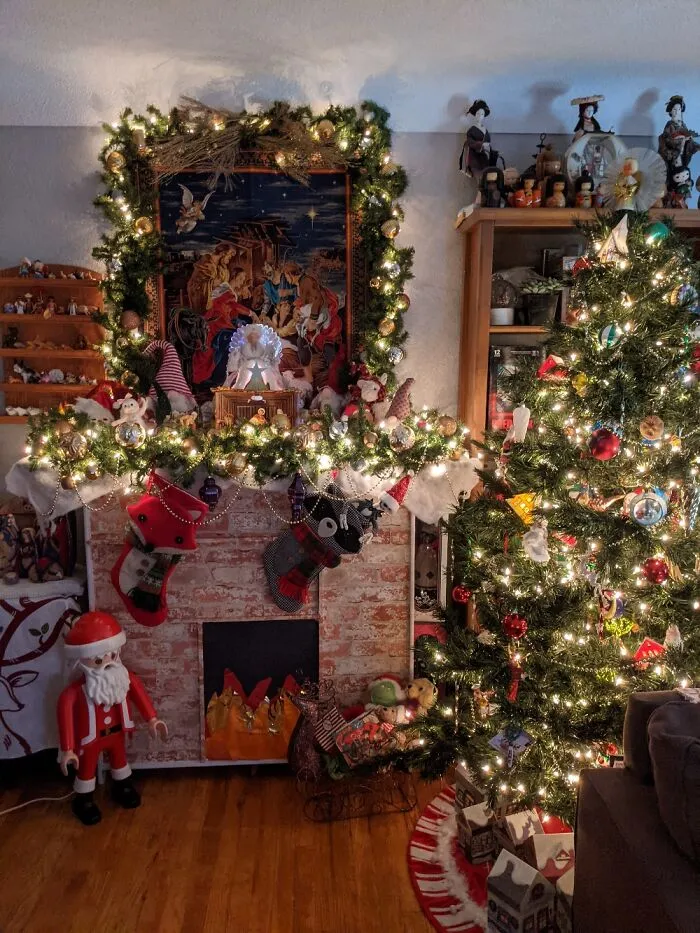 I Didn't Have A Fireplace, So I Created One On The Back Of My Daughter's Play Kitchen