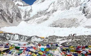 Alpinist Organizes A Massive Clean-Up Of Mount Everest, Removes 8.5 Tons Of Rubbish