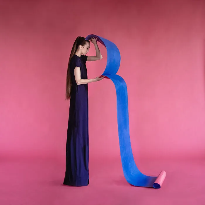 R