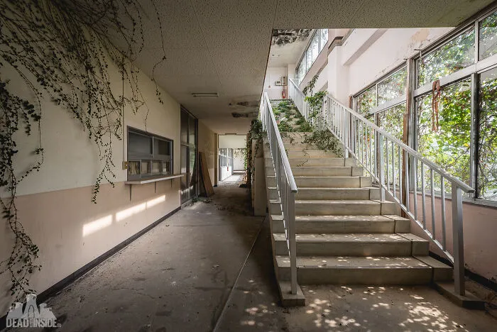 I Took Pictures Of A Japanese Island That Is Full Of Decayed Buildings And Has Less Than 130 People Living On It (36 Pics)