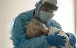 10 Pics That Show The Reality Of COVID-19 At Hospitals, Captured By This Photographer