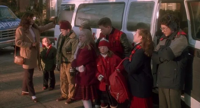 In Home Alone (1990) When They Counted The People For The Trip They Say There's 17 People In Total. An Odd Number Between Two Vans Means They Will Be Split 8/9. Since Kevin Was Missing Both Vans Had 8 People Instead, Making Each Group Assume They Were On The 8-People Van, Not Suspecting A Thing