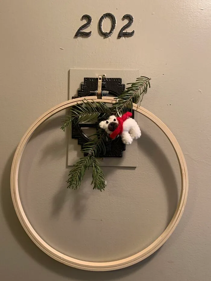 The Wreath That Says “I Almost Couldn’t Be Bothered”