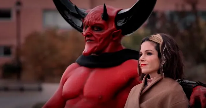 Ryan Reynolds And Taylor Swift Debut A New Ad For Their Dating App And It Perfectly Represents This Year