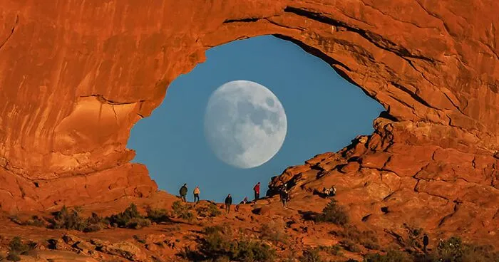 Not Photoshopped: Photographer Uses Only Lens To Make The Moon Look Supersized (26 Pics)