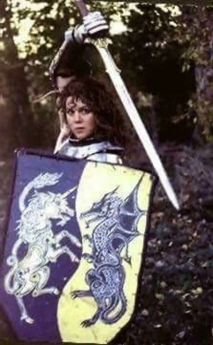 Mi Madre A Principios De Los 90. Ella Pintó Su Propio Escudo