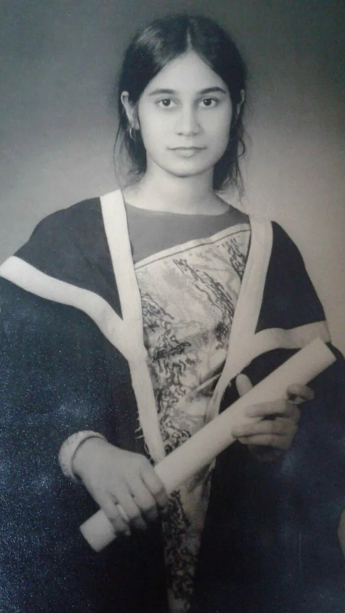 Mamá, Alrededor De 1970, Después De Completar Su Maestría, La Primera Mujer De Su Familia En Hacerlo