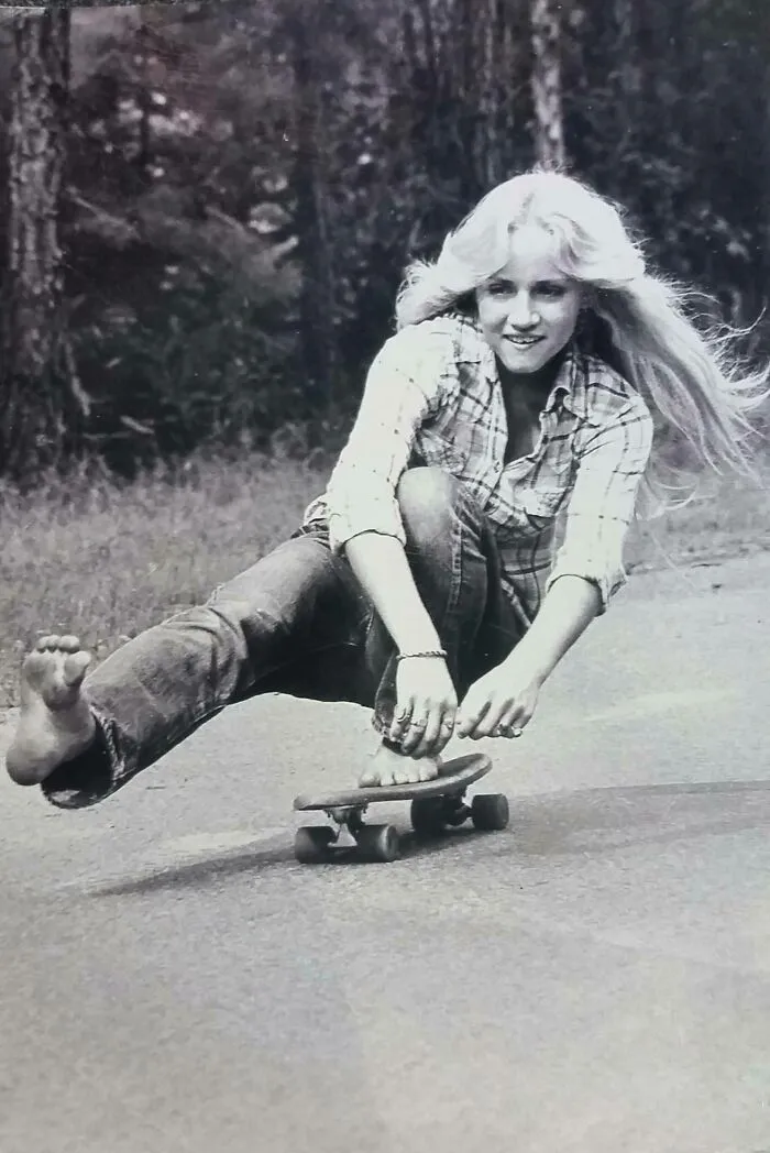 Mi Madre Descalza En Monopatín En California, 1974