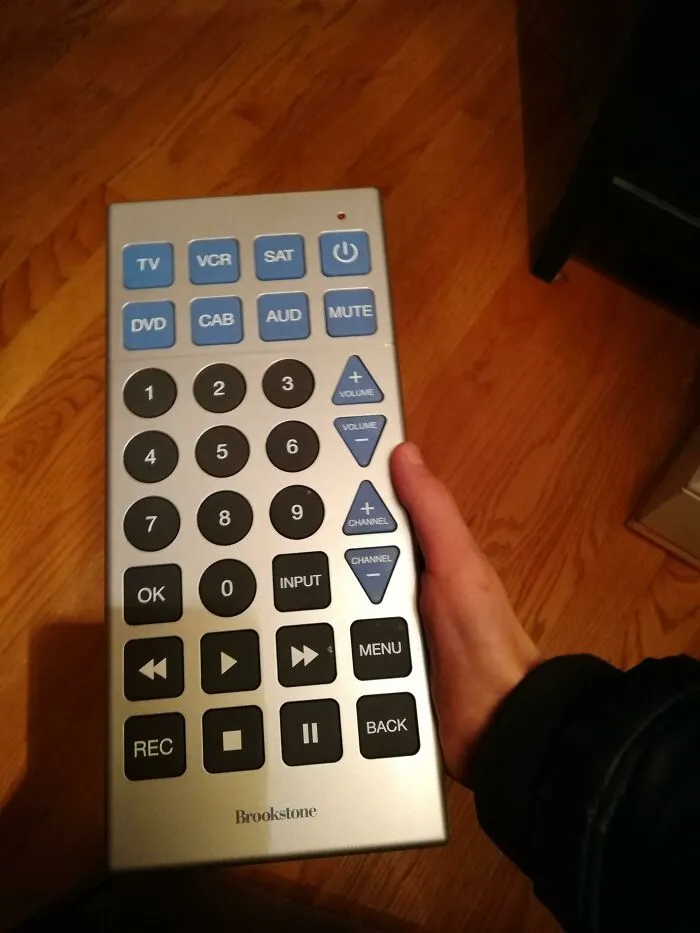 Este enorme mando a distancia que usa mi abuela