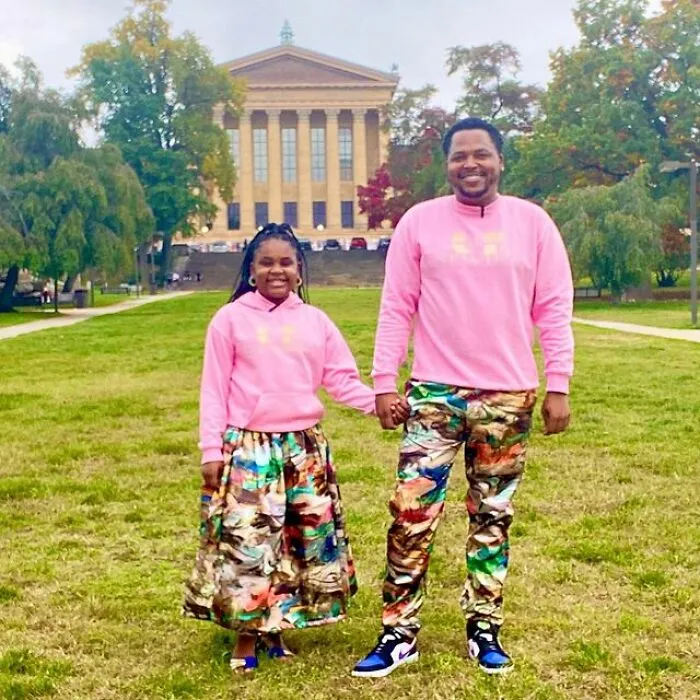 Este padre cose ropa personalizada para su hija de 9 años, y aquí tienes 30 de las mejores prendas