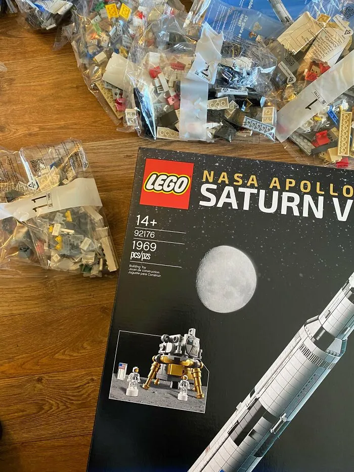 El Saturn V de Lego tiene exactamente 1969 piezas, el año que los humanos pisaron la Luna