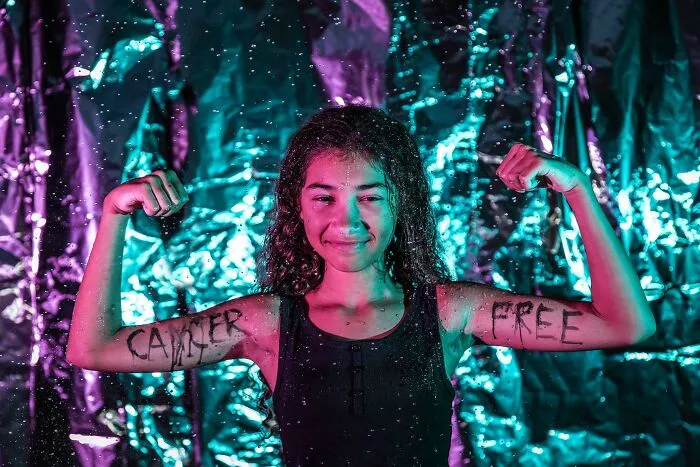 Hoy mi hija cumple 5 años libre de cáncer. Hemos hecho esta foto para conmemorarlo