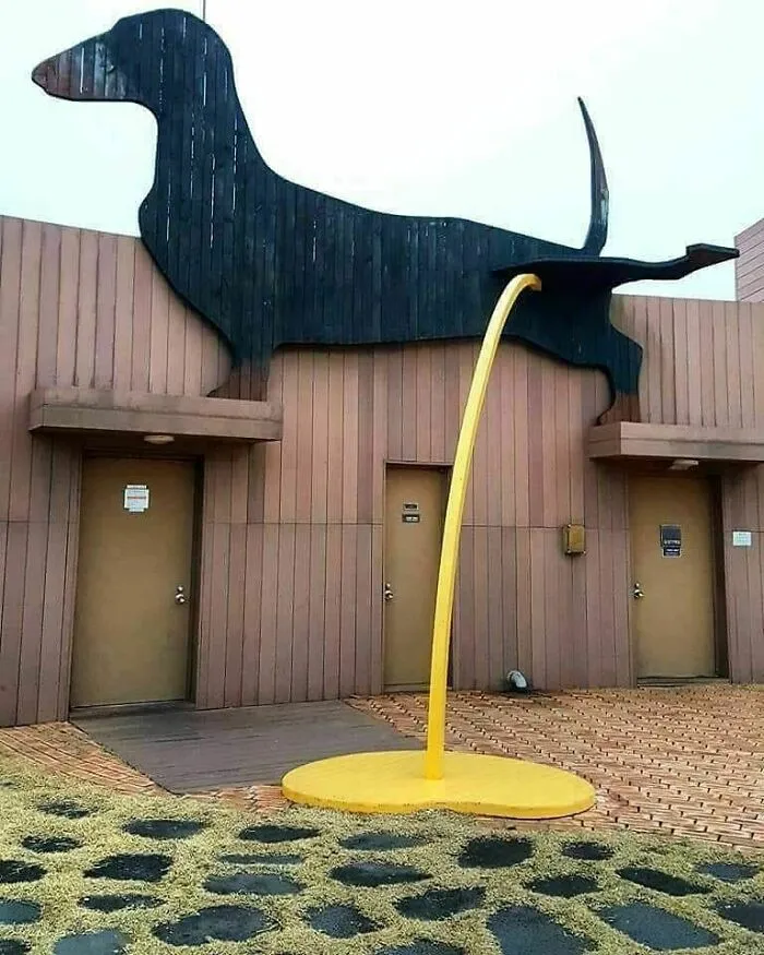 Urinating Dachshund Building Decor