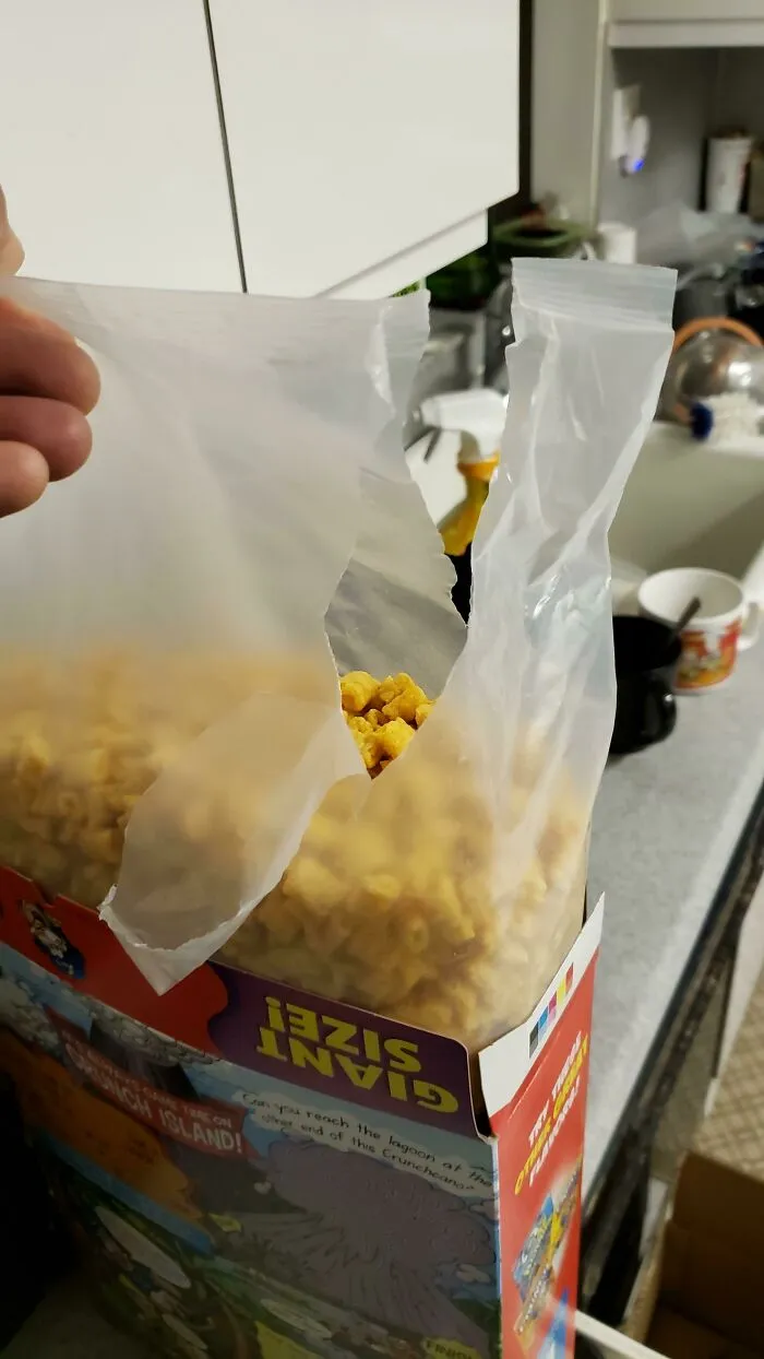 Mi novia abre los cereales como un neandertal