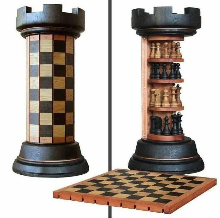 Una torre que a su vez es un juego de ajedrez portátil 