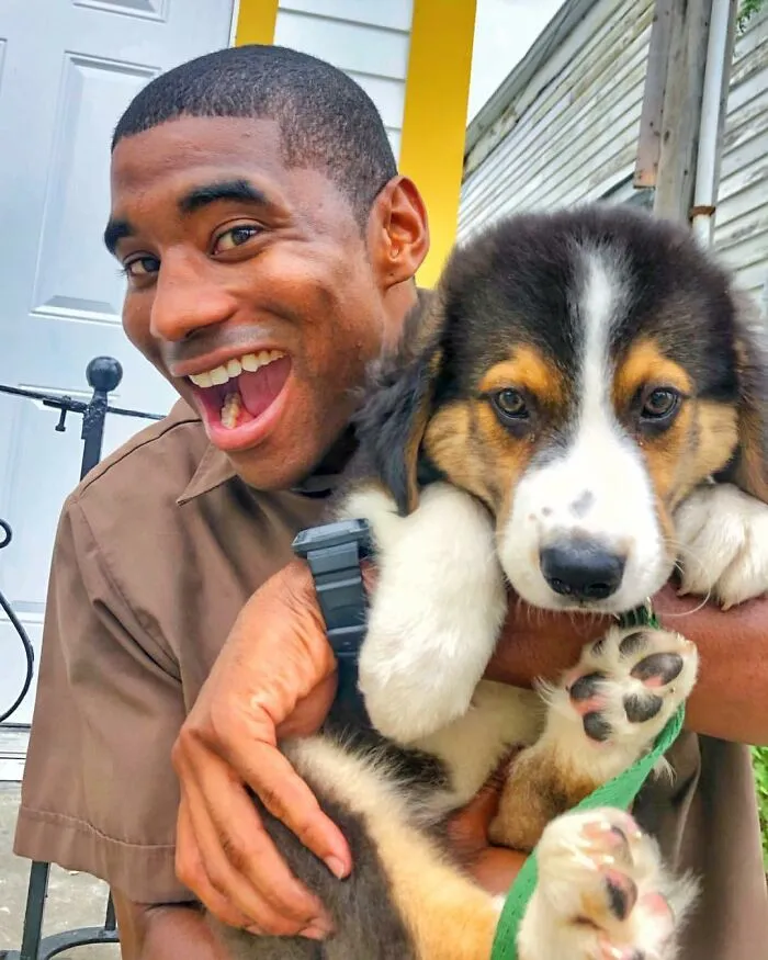 UPS Driver Posts The Adorable Dogs He Meets On Routes And The Internet Is Here For It (30 New Pics)