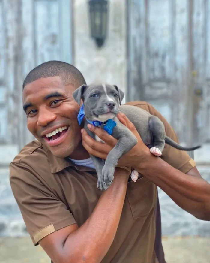 UPS Driver Posts The Adorable Dogs He Meets On Routes And The Internet Is Here For It (30 New Pics)