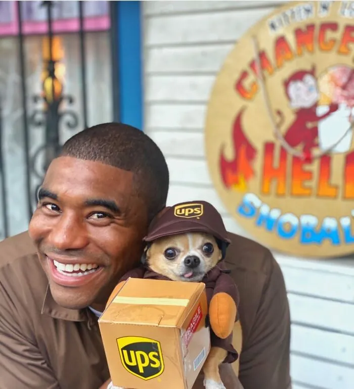 UPS Driver Posts The Adorable Dogs He Meets On Routes And The Internet Is Here For It (30 New Pics)