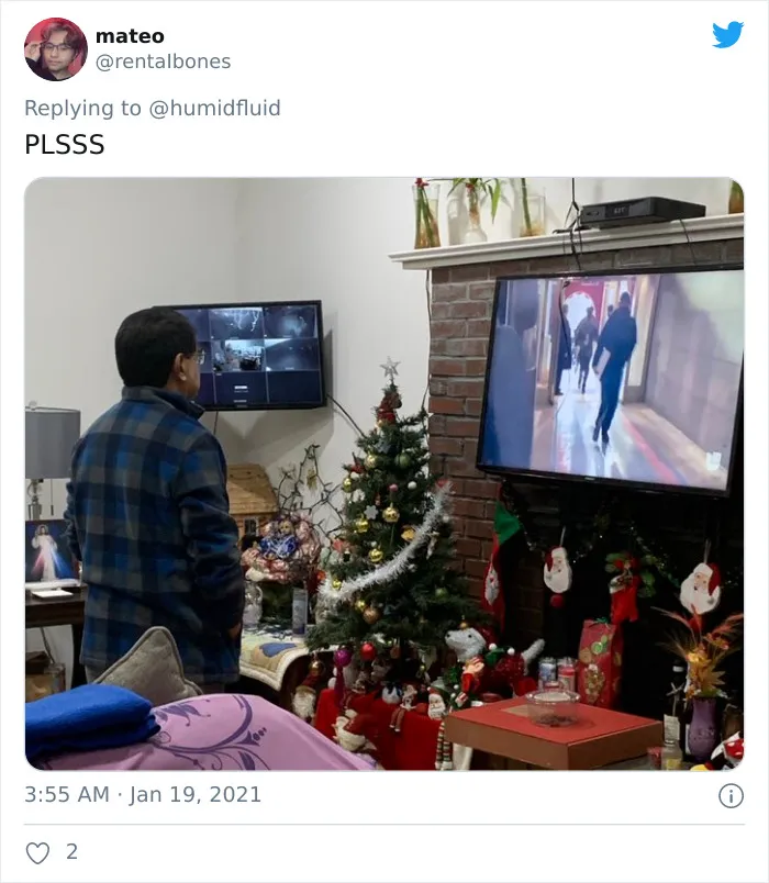 Dicen que los padres ven la tele de cierta forma específica, y es muy gracioso (25 fotos)
